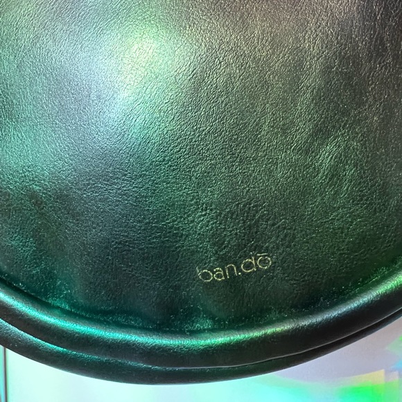 The Amigo black Ban.do round handbag - with removable pin I attached:) - Picture 6 of 12